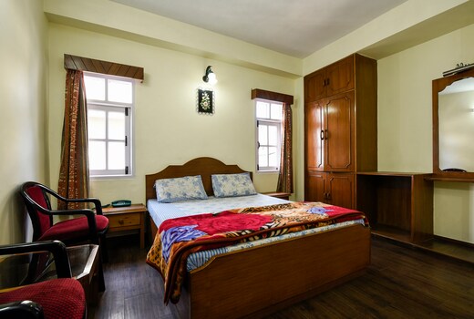 Bharari Regency Homestay | Rooms & Caretaker