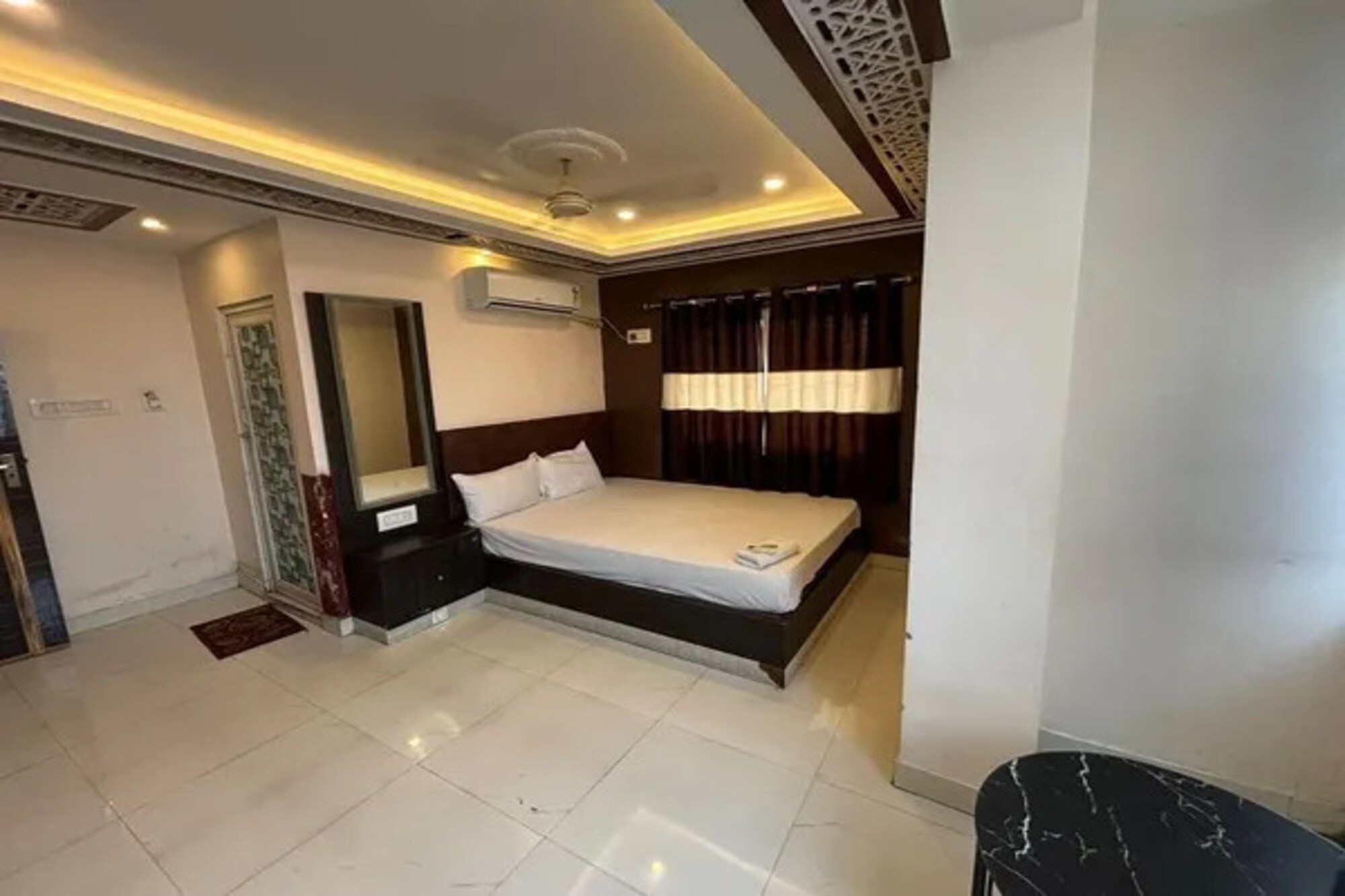 FabHotel Leechi Lodging & Fooding