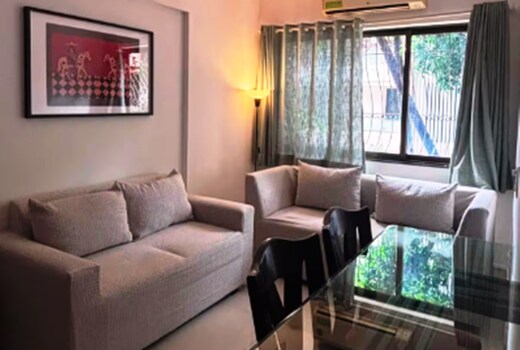 Cozy Aster 1.5 BR Apt In Bandra W