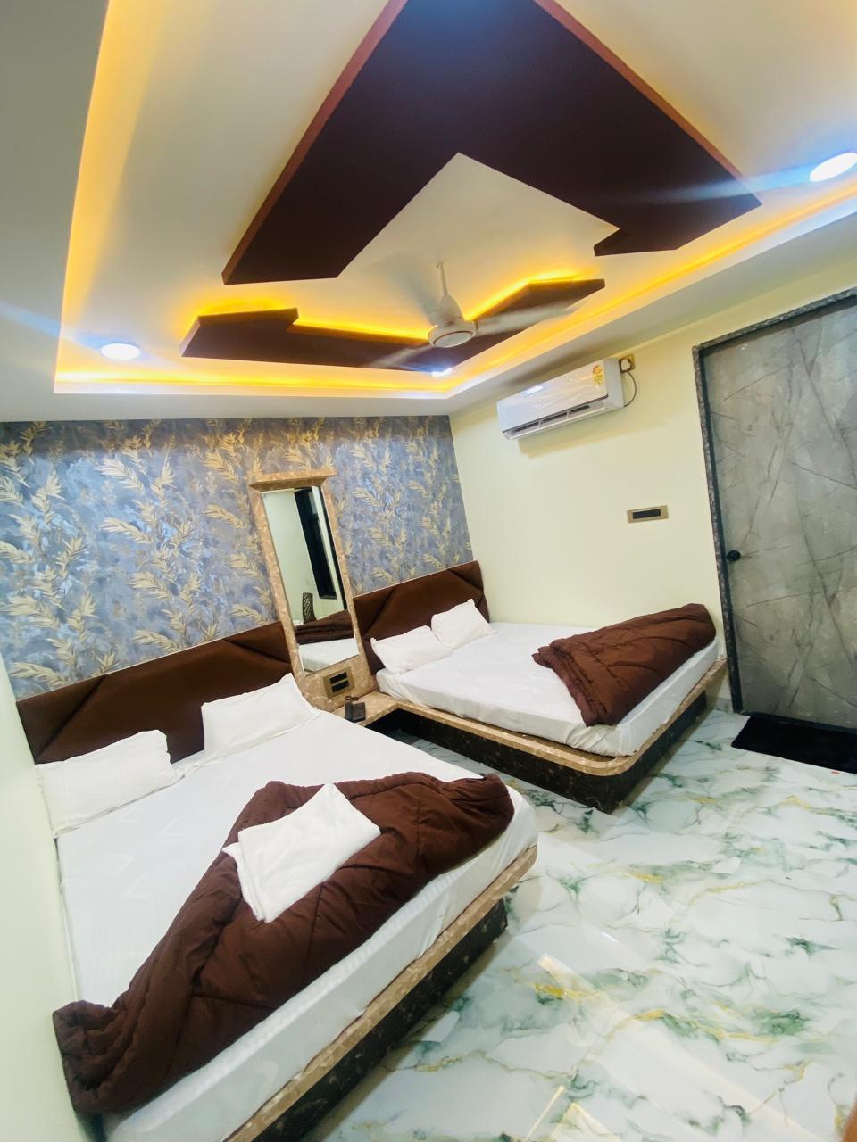 Hotel Lakhdatar