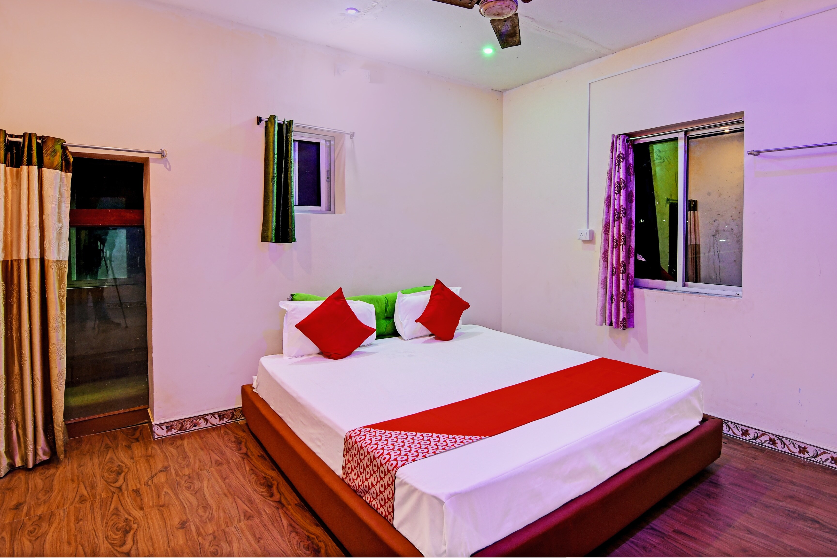 Hotel O Daffodil Lodge Dolphin restaurant
