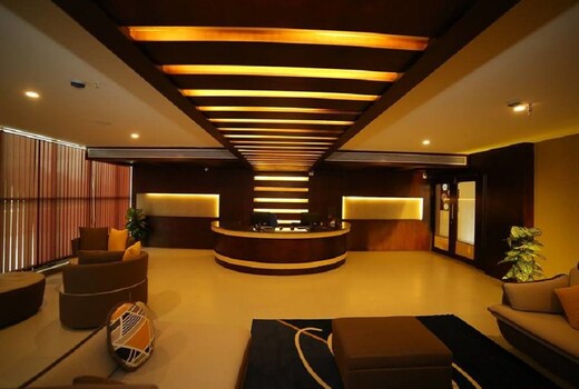 Vavas Inn and Suites
