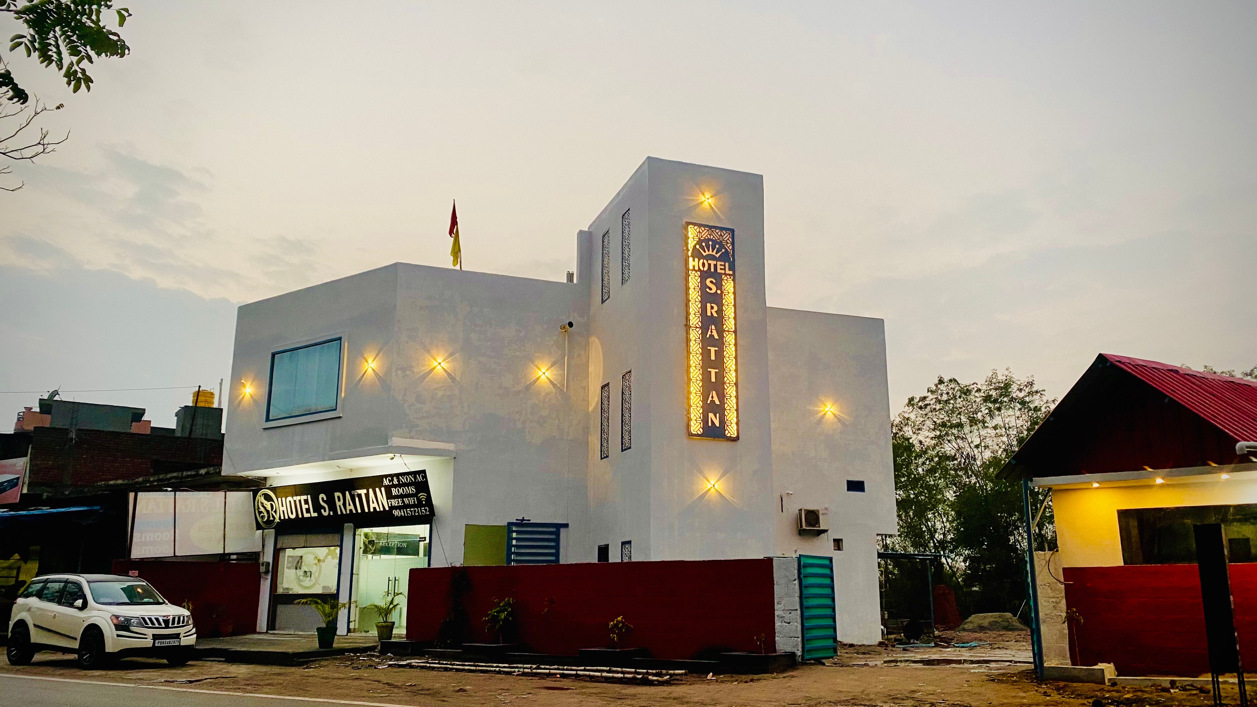 Hotel S. RATTAN