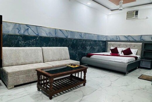 Shree Radhey Radhey Hotel