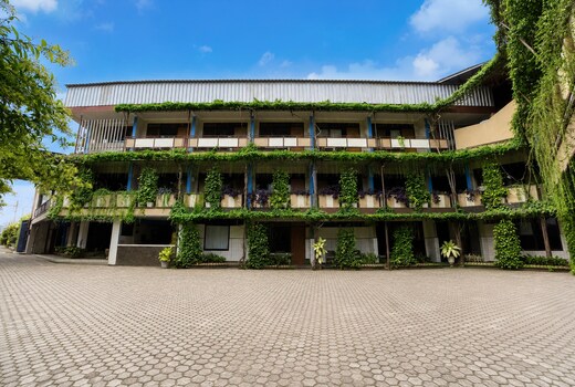 Townhouse Oak Hotel Lestari