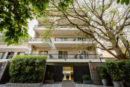 ROYAL STUDIO GOLF COURSE ROAD