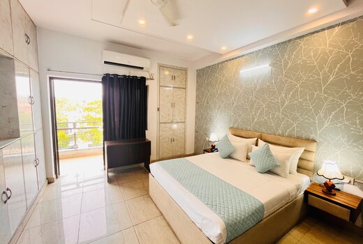 Hotel Comfort Inn Noida near Sector 18