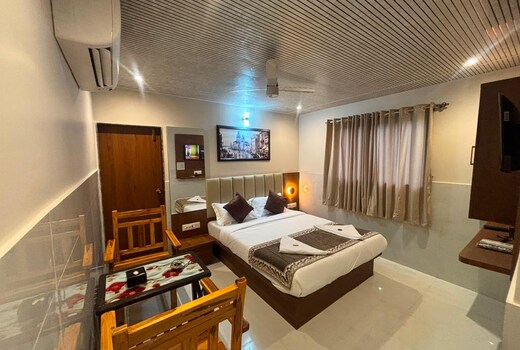 HOTEL VISHWADARSHAN