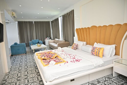 Urvi Banquets & Guest House