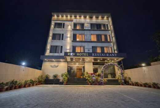 Hotel RRV Near Golden Temple with Parking