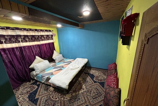 Rozi Guest House