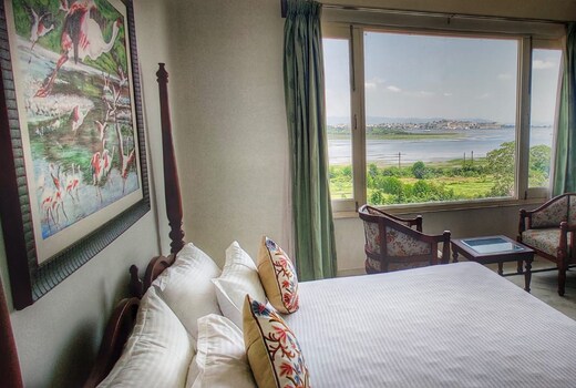 Pichola Lake Retreat | Restaurant & Pool