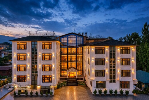 Hotel Sideeq Palace Near Dal Lake