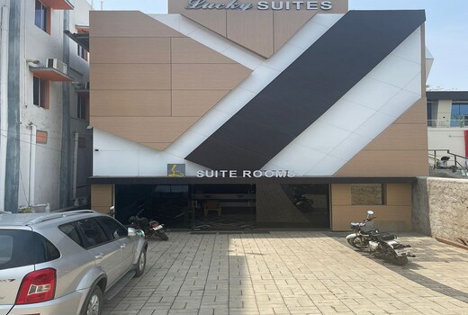LUCKY SUITES