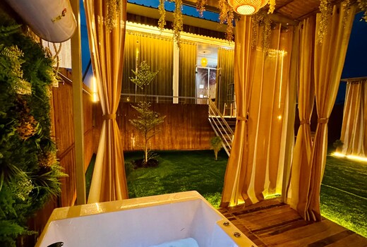 Alora 238 - The Jacuzzi Chalet