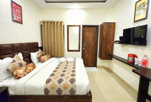 Hotel Krishnas | 200 meter from Golden Temple
