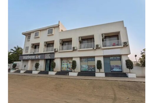 FabHotel Siddhivinayak Grand