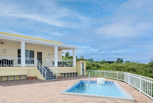 SkyVale Villa by StayAtlas