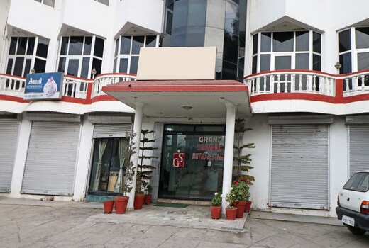 Grand sirmaur Hotel