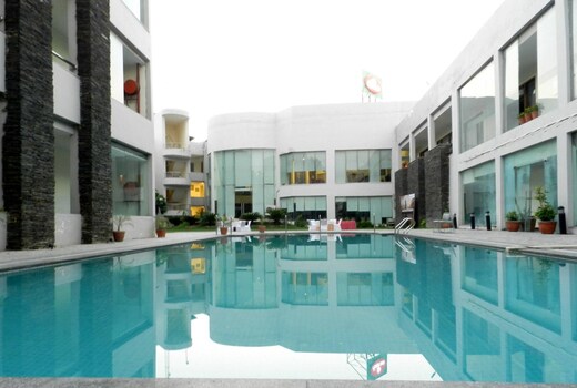 Hans Resorts