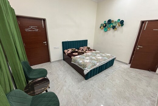 Trahes Home Luxurious Modern 3 BHK Apartment Delhi
