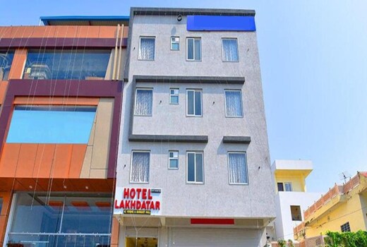 Hotel Lakhdatar