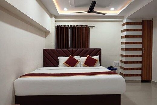 HOTEL SAVITHA'S INN