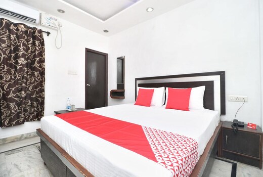 Hotel S K