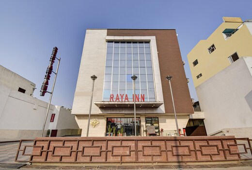 Hotel Raya Inn