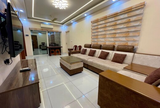 Aikya Service Apartment 2BHK Palace Garden