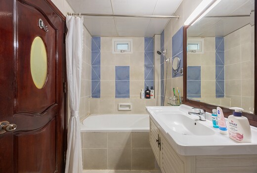 A25 Premium Hotel - 20 Bui Thi Xuan