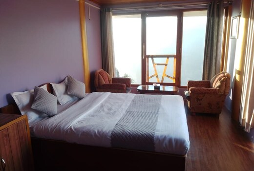 The Silver Tip - A Tea Boutique Farmstay