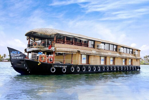 Harmony of backwaters.