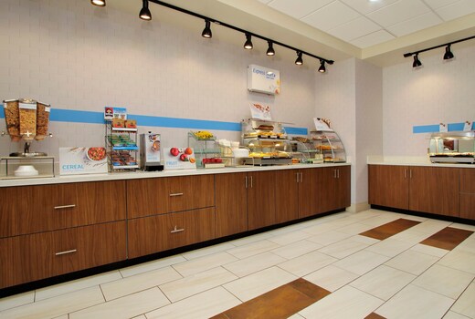 Holiday Inn Express & Suites Brookshire - Katy Freeway