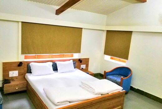 1946 Navdeep Homestay I Rooms & Restaurant
