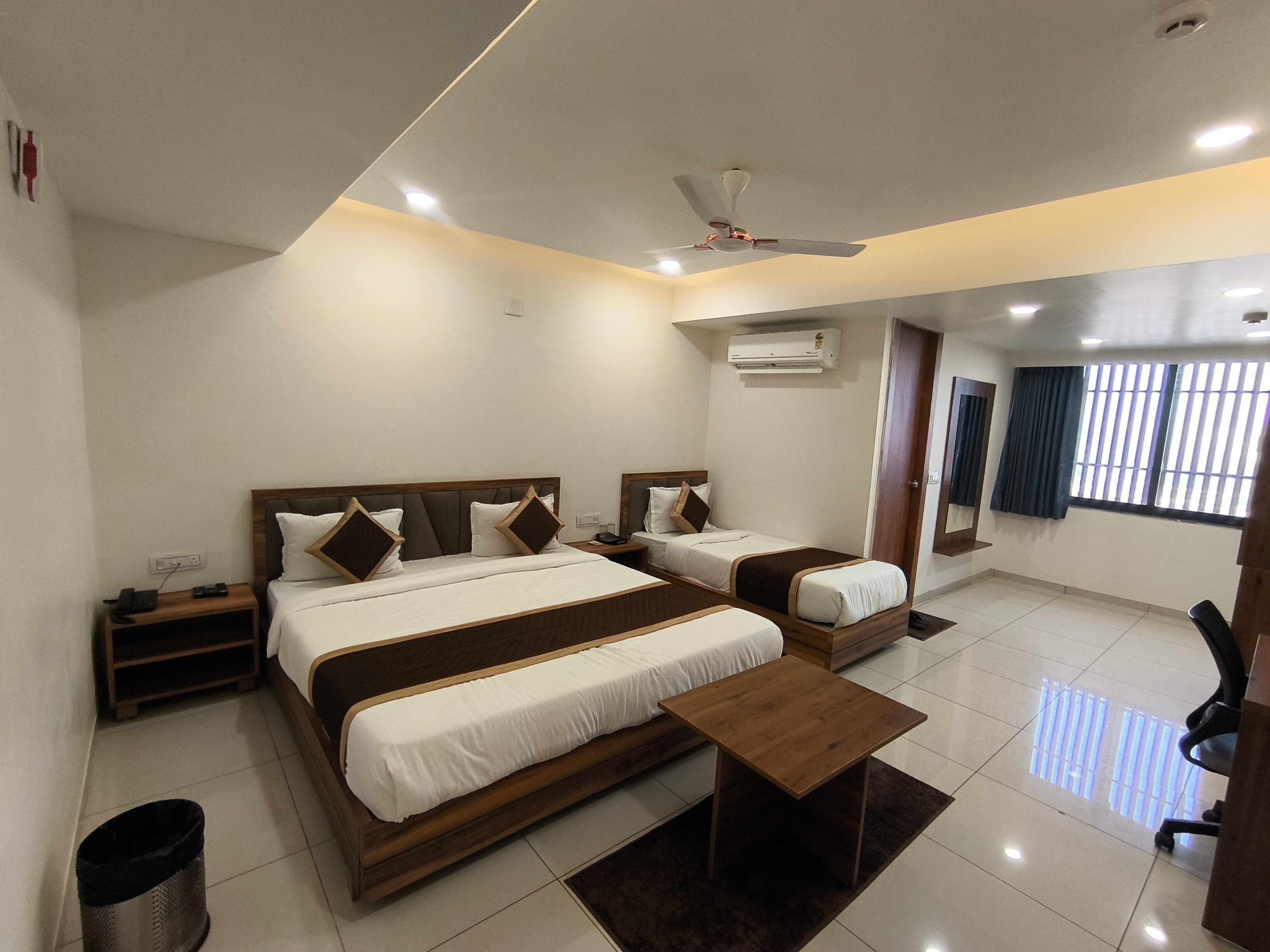 HOTEL SHREEJI INN