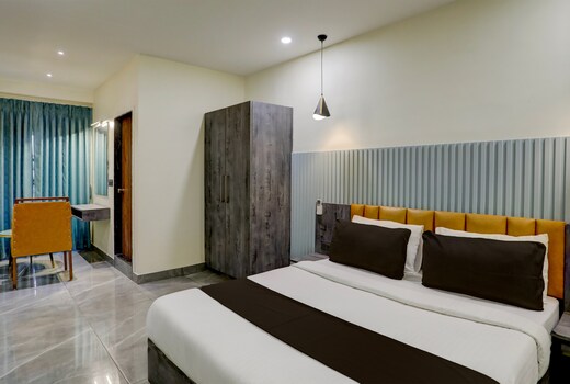 Collection O Meena Residency