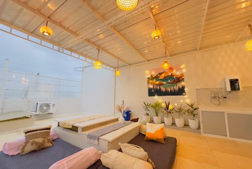 The Element Stays - 1Rk Boho Penthouse with Gazebo