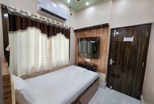 Saha Guest House & Restaurant
