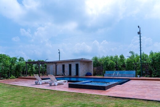 Eva Farms | Aravali Lux Retreat with Pool & Jacuzzi