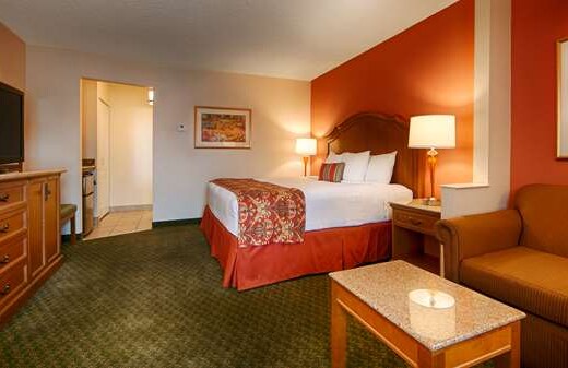 Best Western Plus A Wayfarer's Inn And Suites