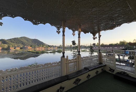 Koka Bura Group of Houseboats