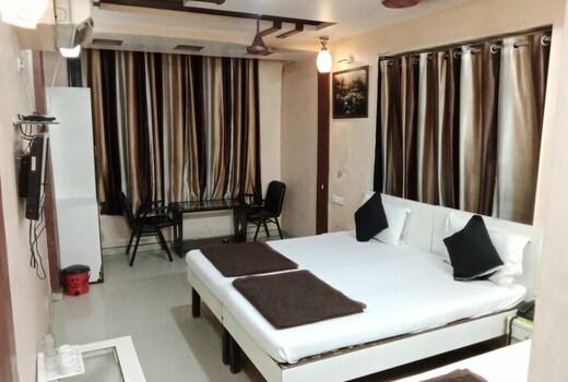 Hotel Dwarkesh Inn.