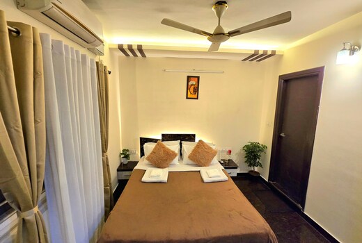 Purple Door Luxurious AC 1 BHK Couple Friendly