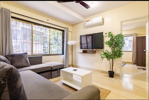 Cozy & Spacious 2BHK Off Carter Road