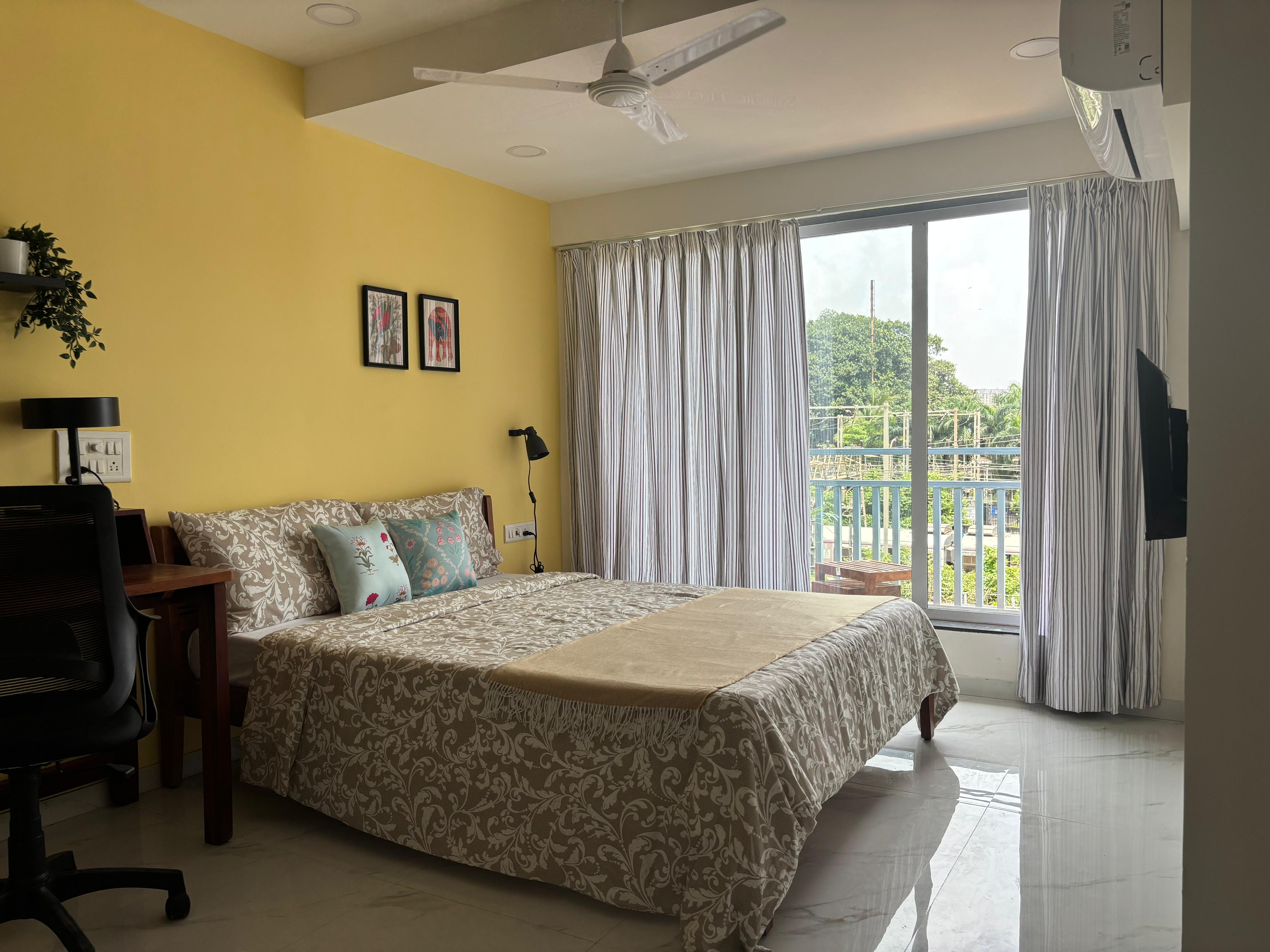 Cozy Stylish Studio Home In Khar Tulip 2