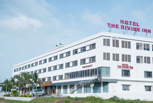 Hotel The Divine Inn, Statue Of Unity - By Hotshot Hotelier