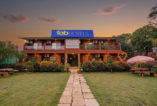 FabHotel Green Crystal