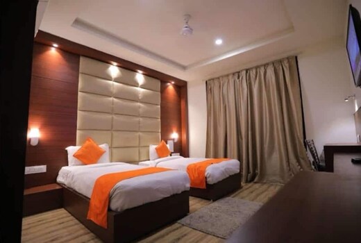 Hotel O M.G. PALACE