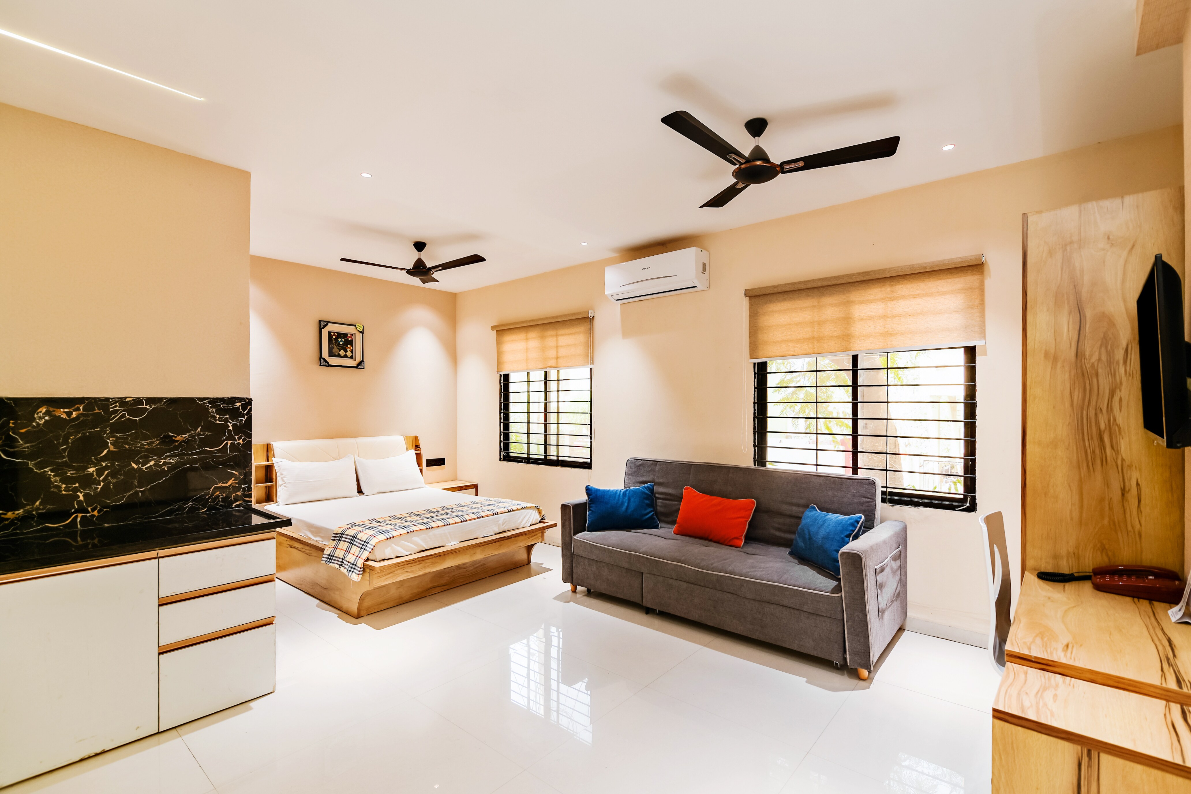 STAY10 Luxury Service Apartment Hotel